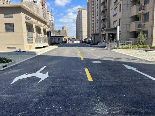 吴兴小区道路终极抉择:透水砖 vs 透水沥青实测性能报告(2025业主决策指南)